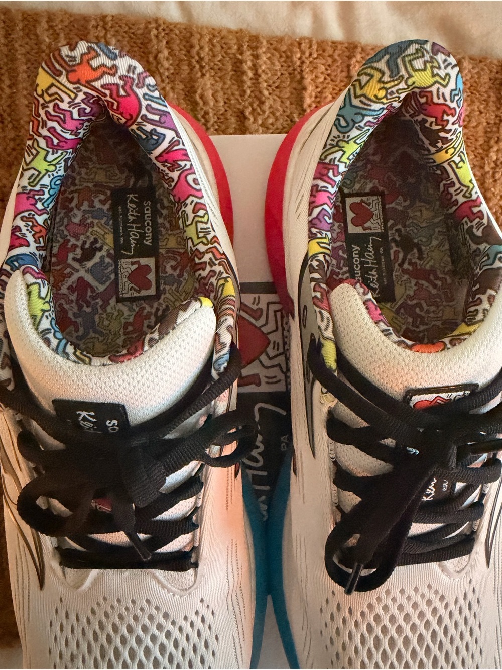 Men’s Saucony x Keith Haring Ride 18 - Picture 4 of 8